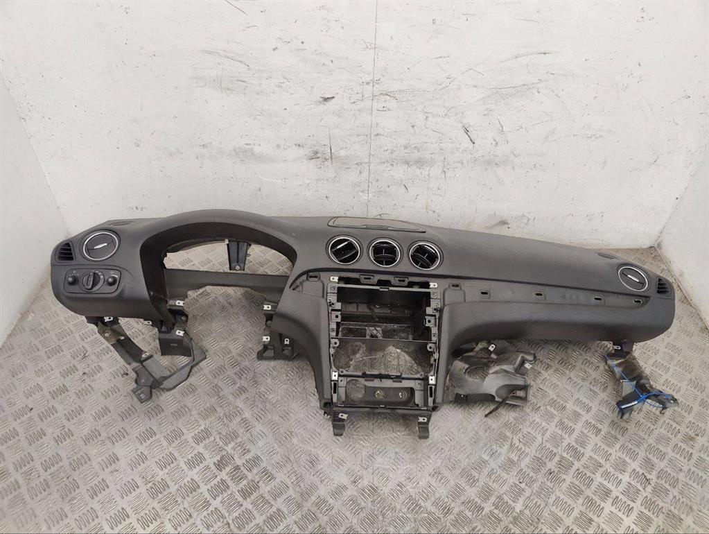 Панель передняя салона (торпедо)