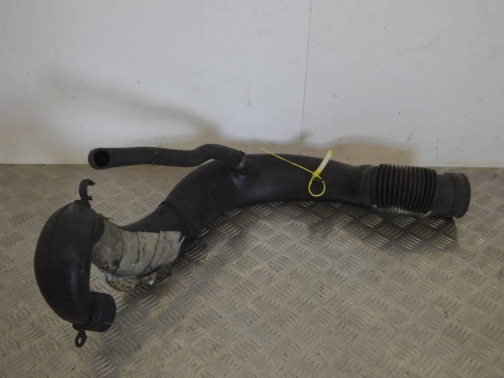 Патрубок интеркулера Renault Master 2 (1998-2010) 8200646967