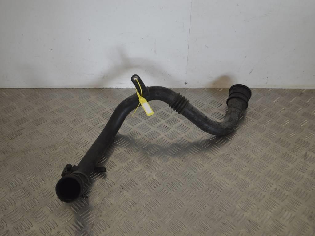 Патрубок интеркулера Renault Megane 3 (2008-2019) 8200981497