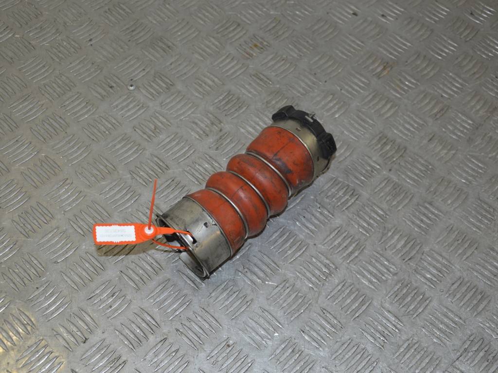 Патрубок интеркулера