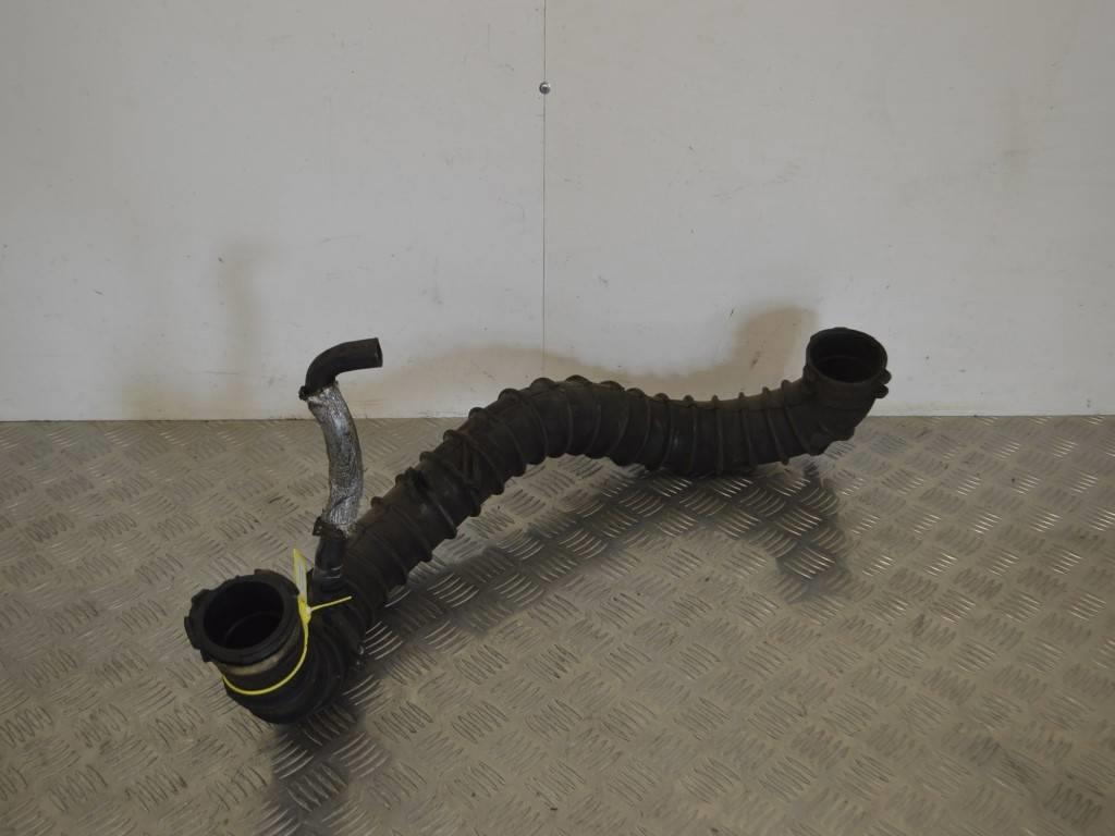 Патрубок воздушного фильтра