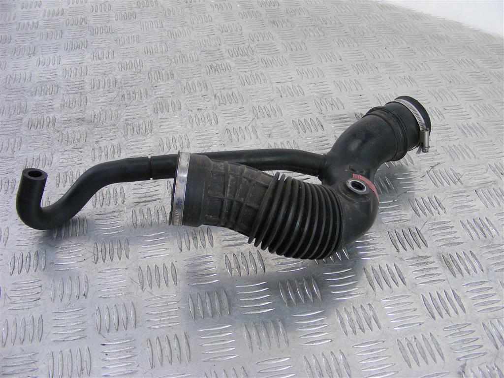 Патрубок воздушного фильтра