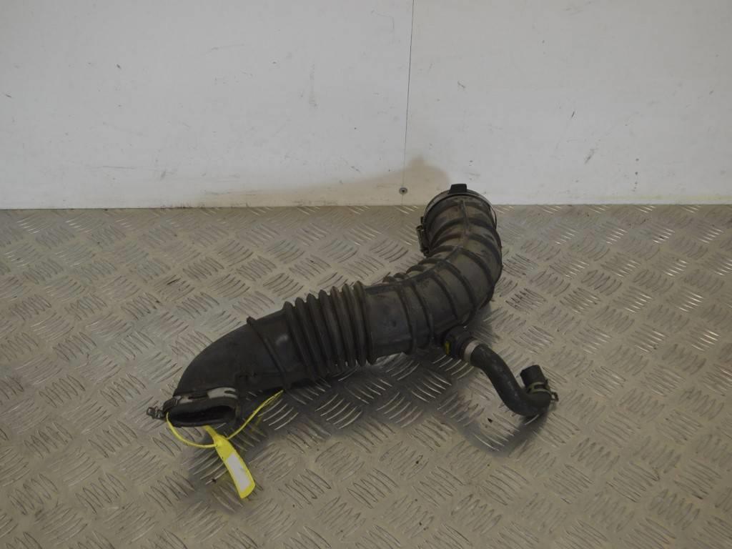 Патрубок воздушного фильтра