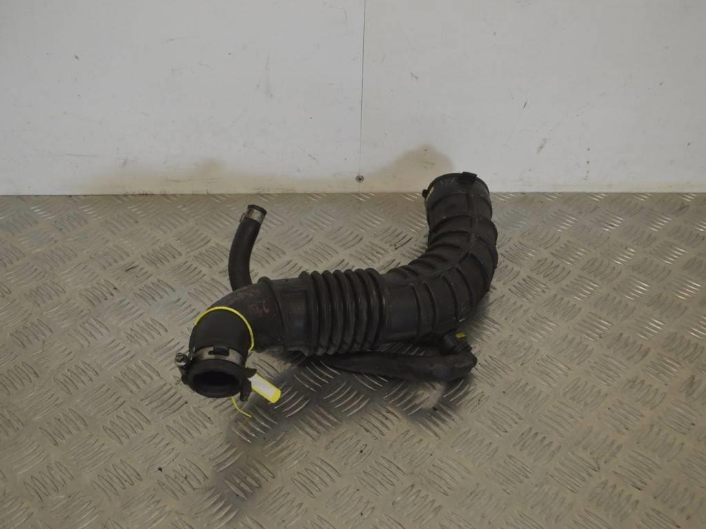 Патрубок воздушного фильтра