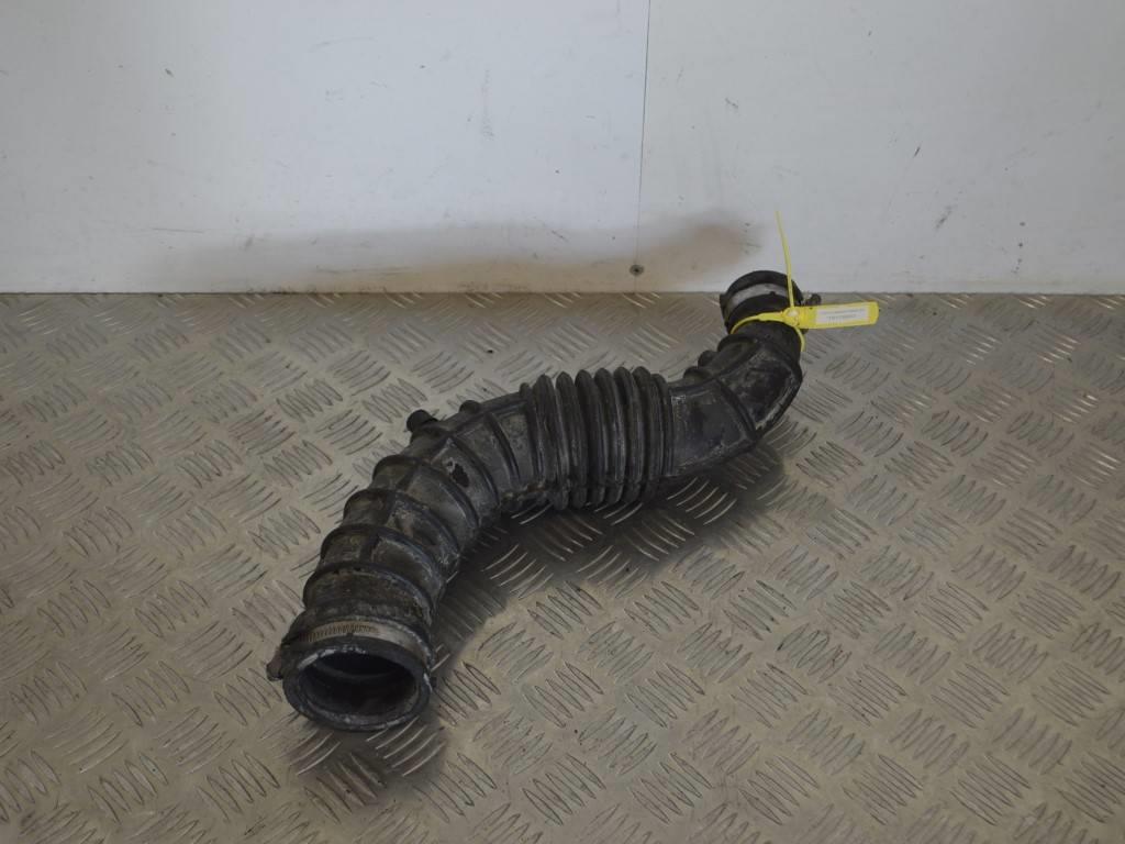 Патрубок воздушного фильтра