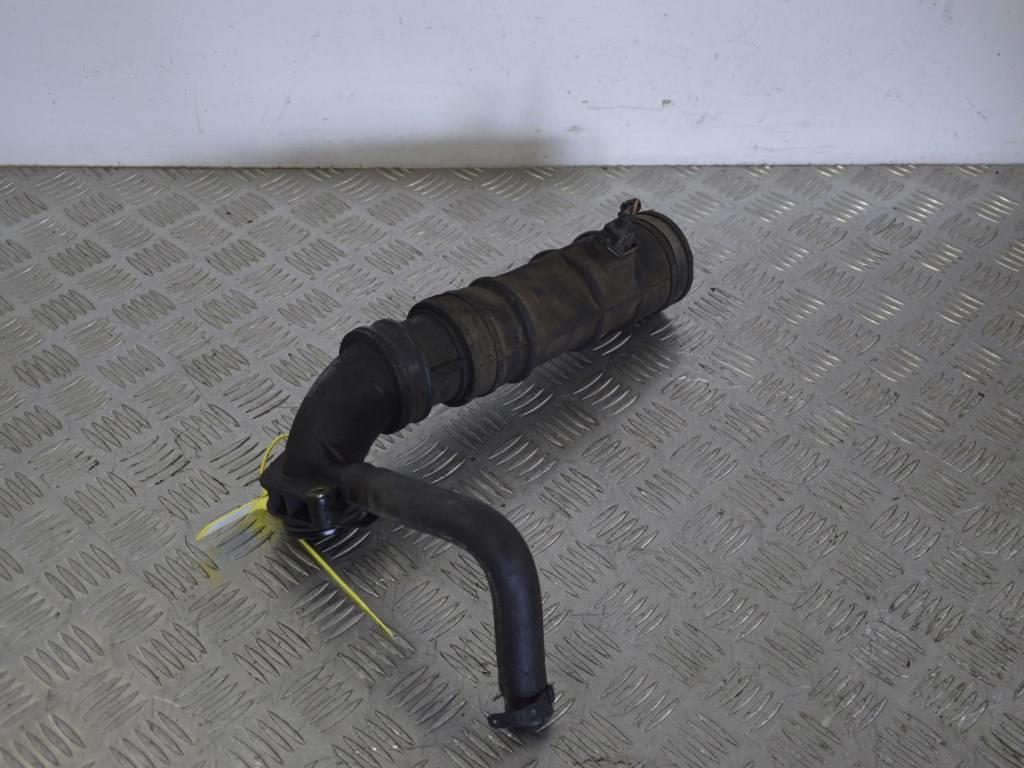 Патрубок воздушного фильтра