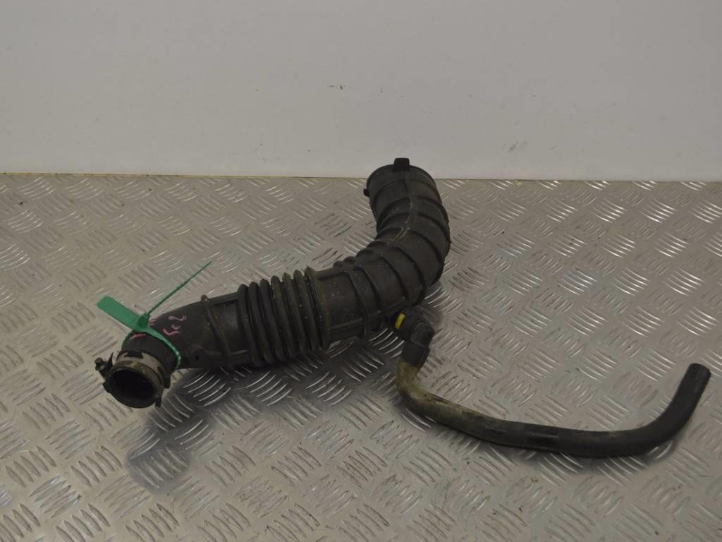 Патрубок воздушного фильтра