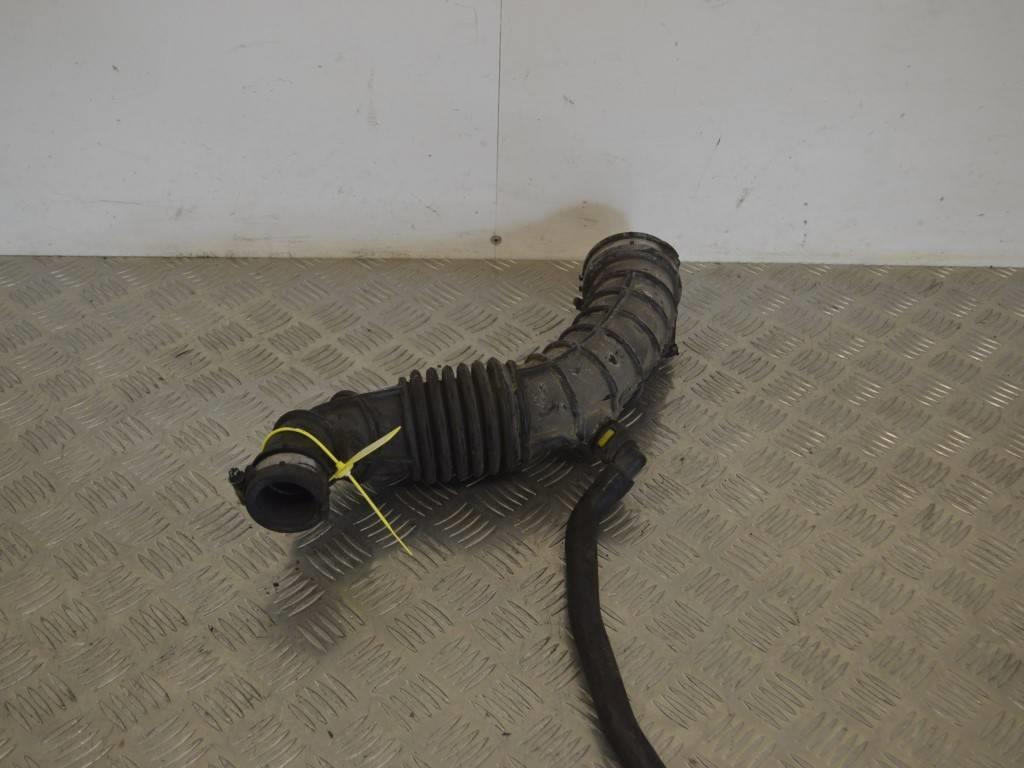 Патрубок воздушного фильтра