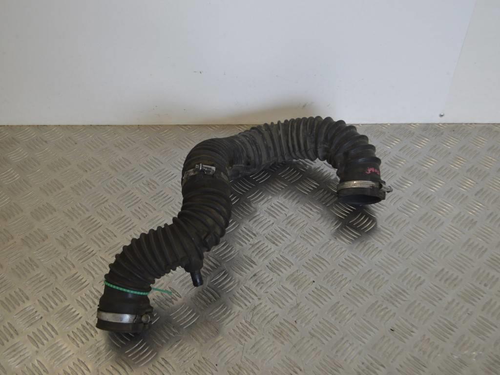 Патрубок воздушного фильтра Renault Trafic 2 (2006-2015) 8200806067, 93861664