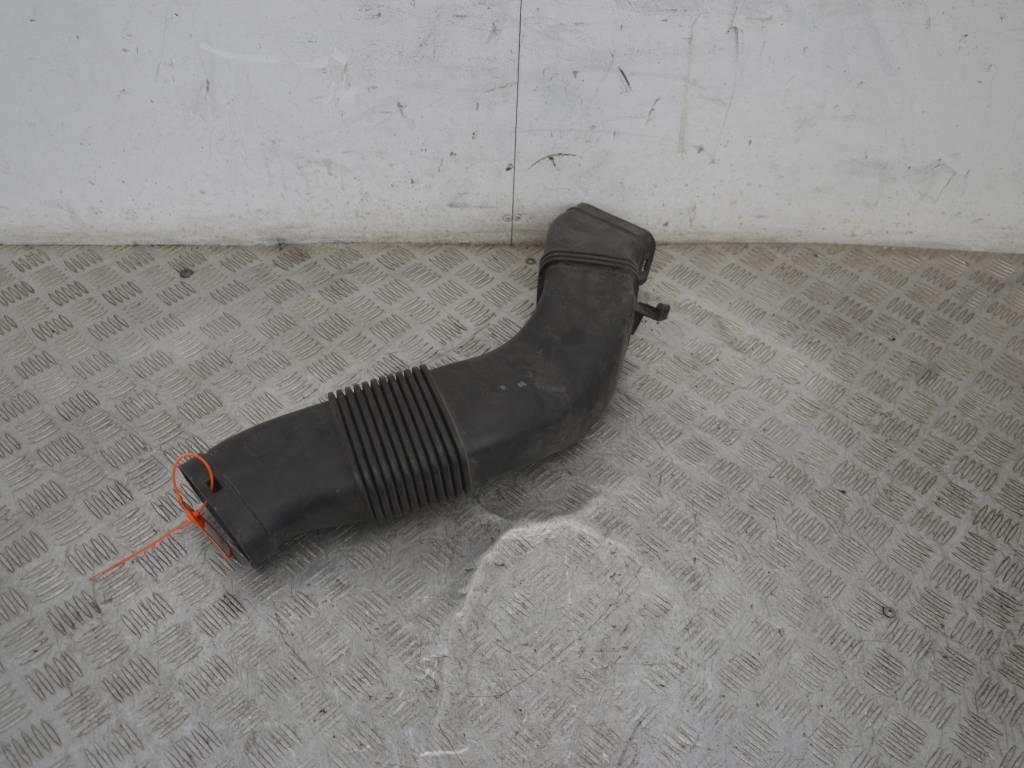 Патрубок воздушного фильтра