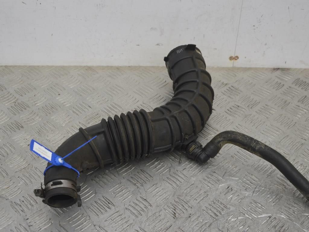 Патрубок воздушного фильтра