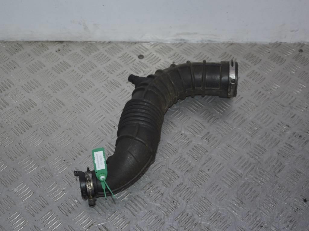 Патрубок воздушного фильтра