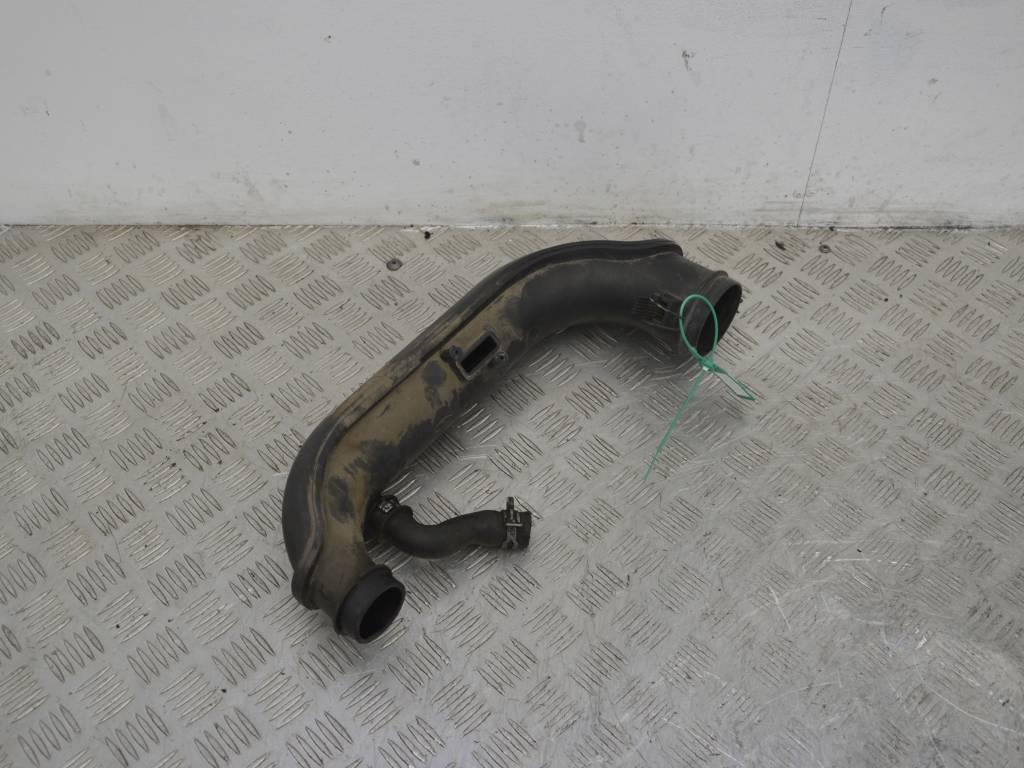 Патрубок воздушного фильтра