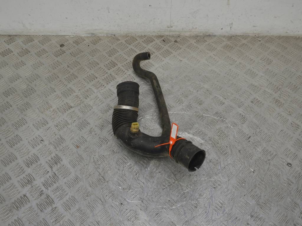 Патрубок воздушного фильтра