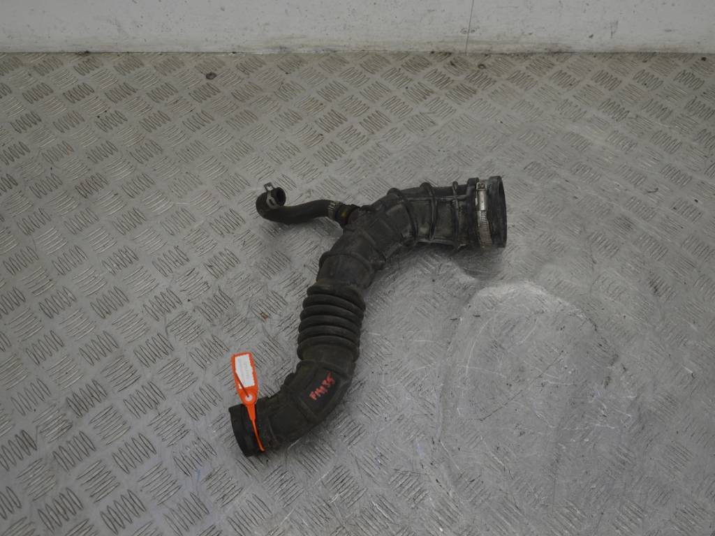 Патрубок воздушного фильтра