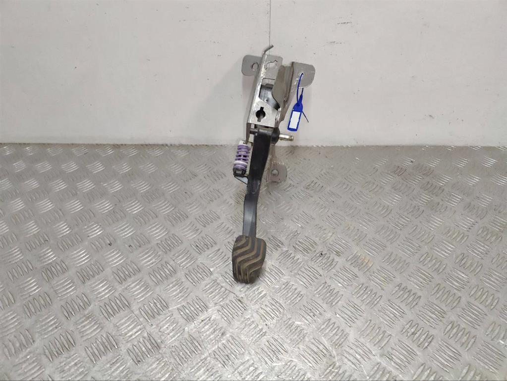 Педаль сцепления