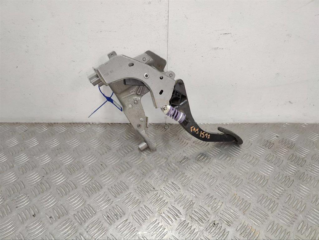 Педаль сцепления