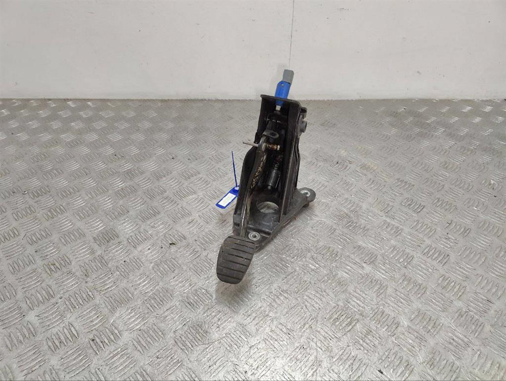 Педаль сцепления