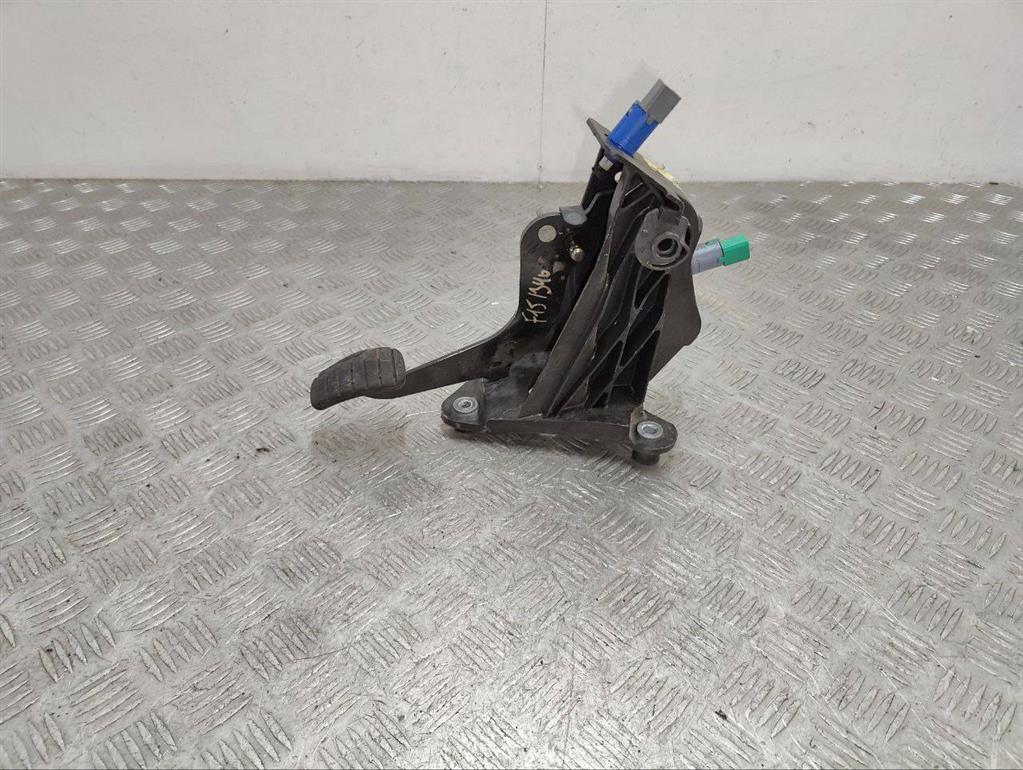 Педаль сцепления