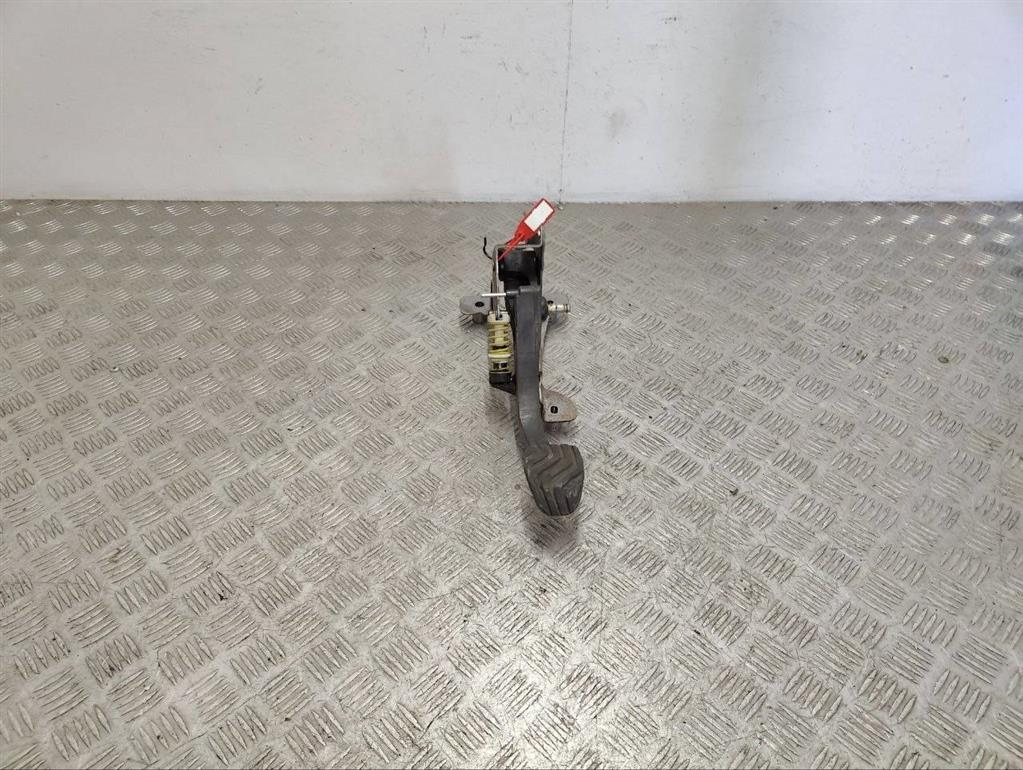 Педаль сцепления