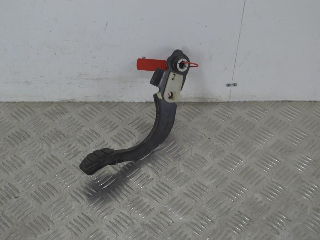 Педаль тормоза