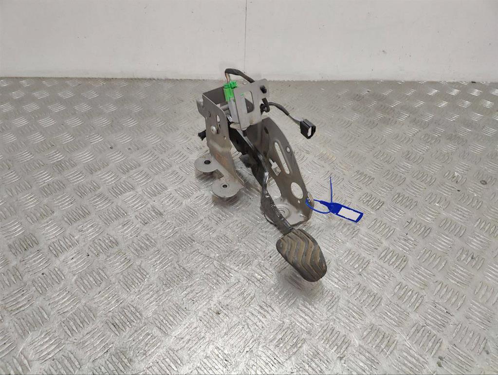 Педаль тормоза