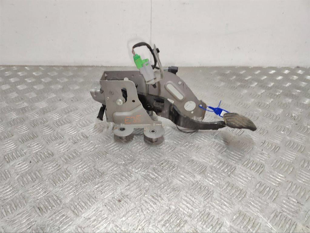 Педаль тормоза