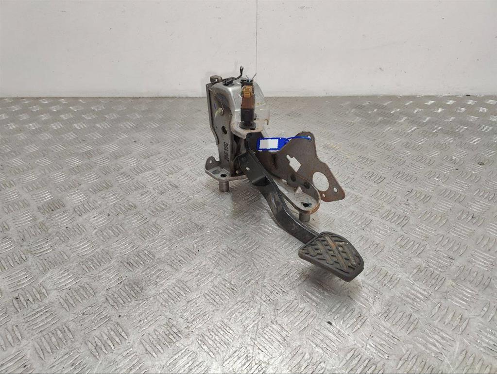 Педаль тормоза