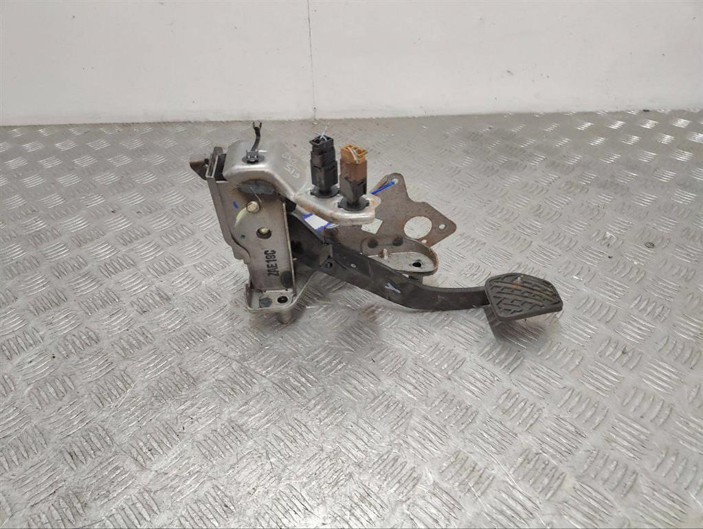 Педаль тормоза