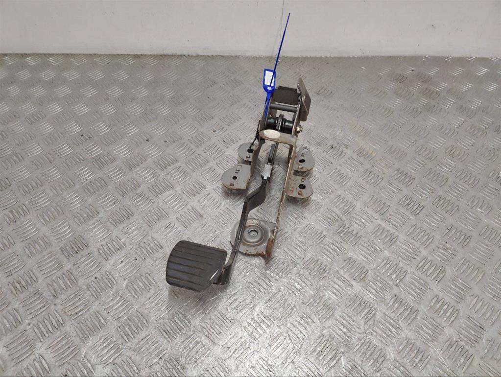 Педаль тормоза