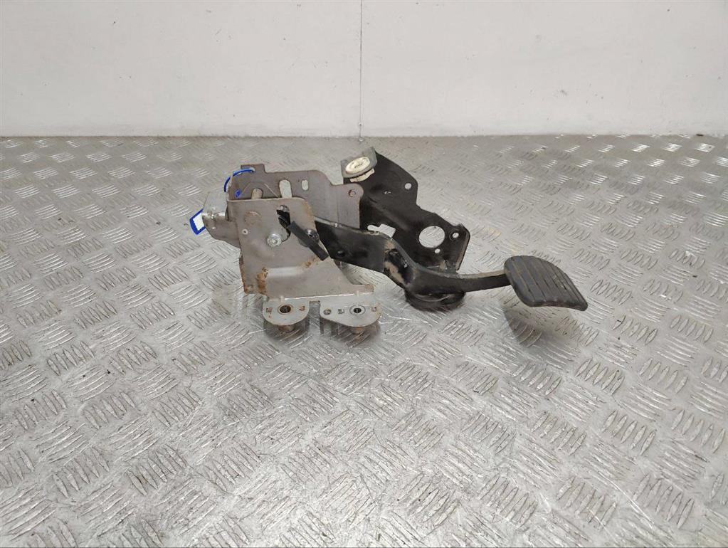 Педаль тормоза