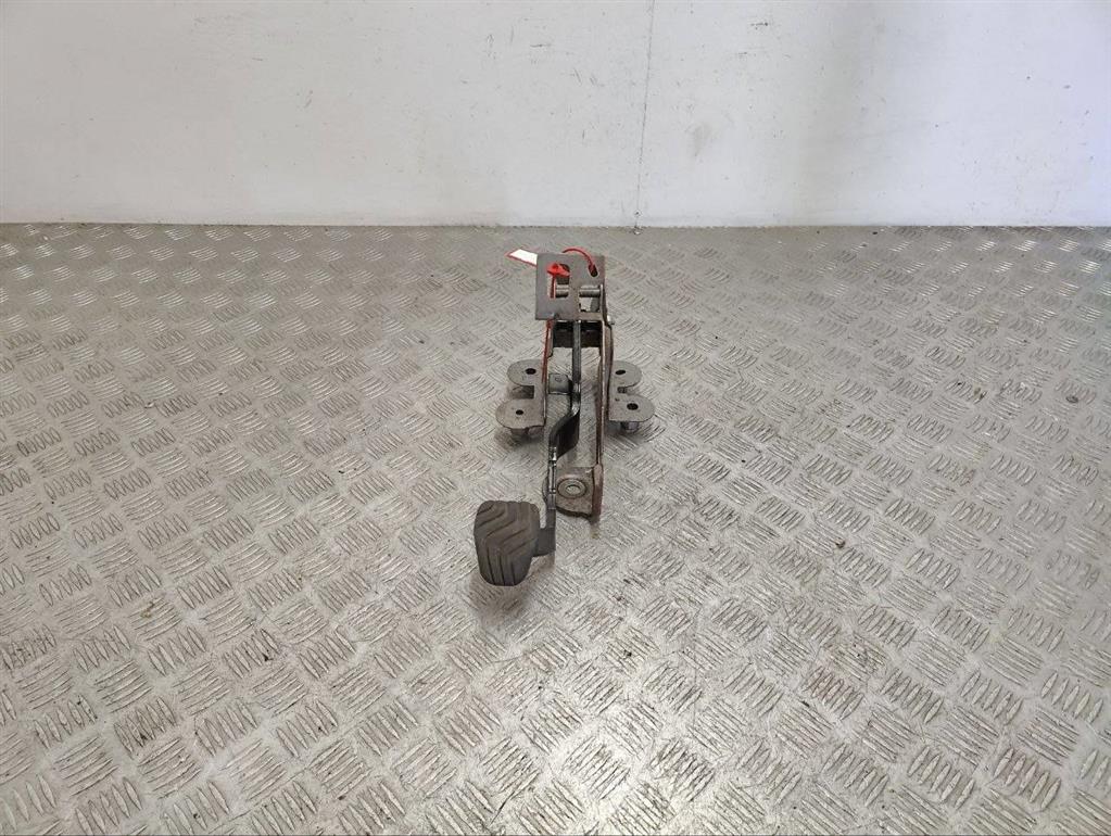 Педаль тормоза