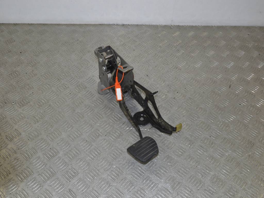 Педаль тормоза