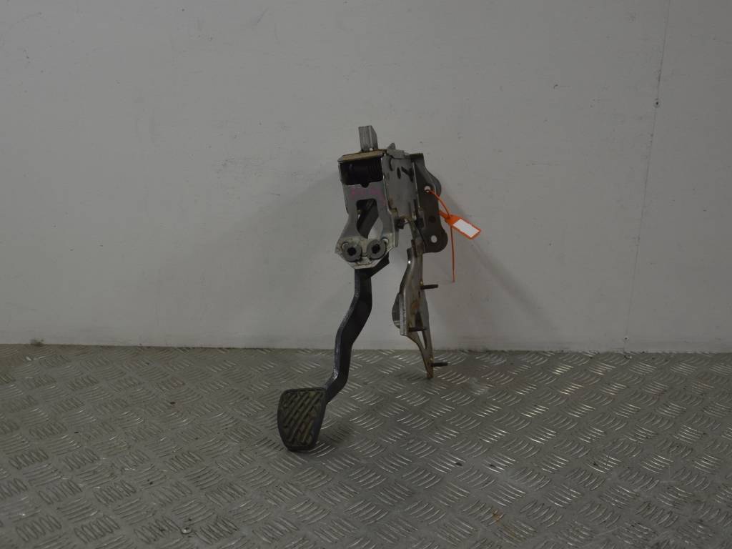 Педаль тормоза