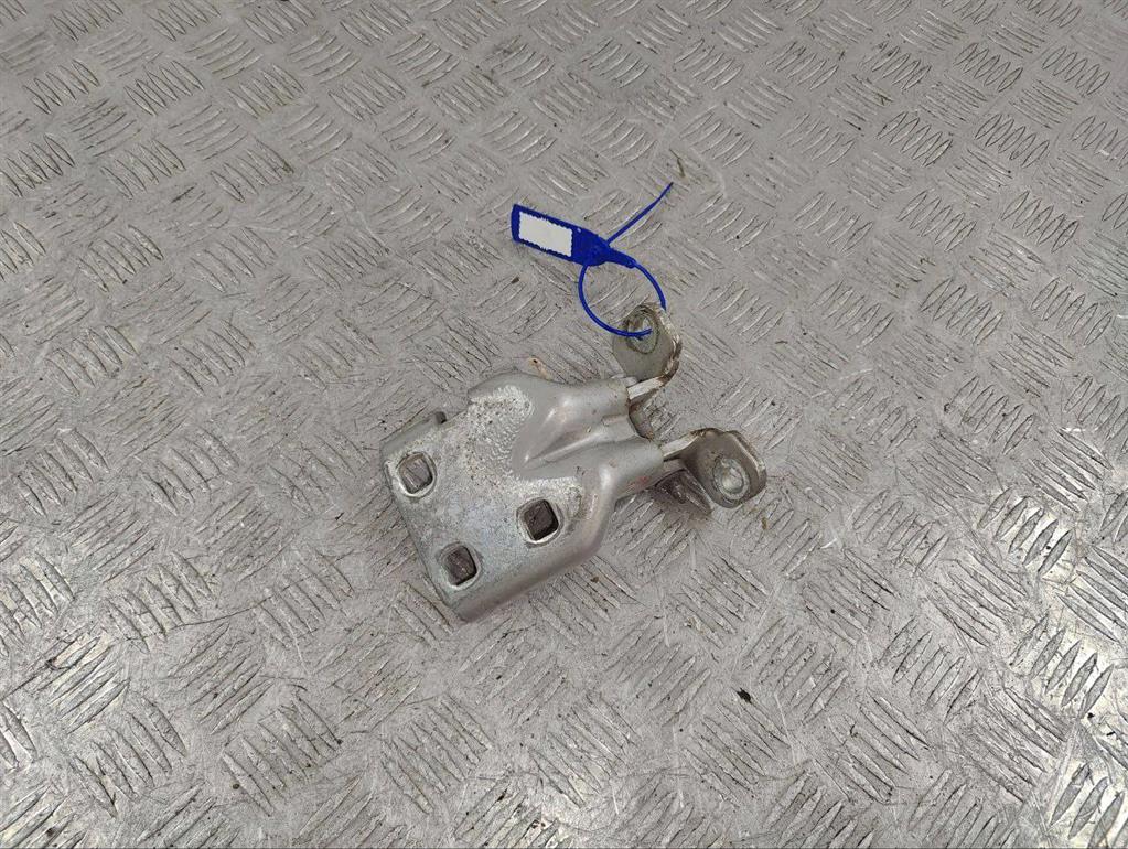 Петля двери передней левой