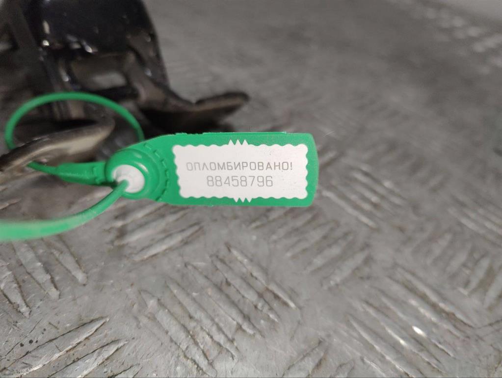 Петля двери передней левой