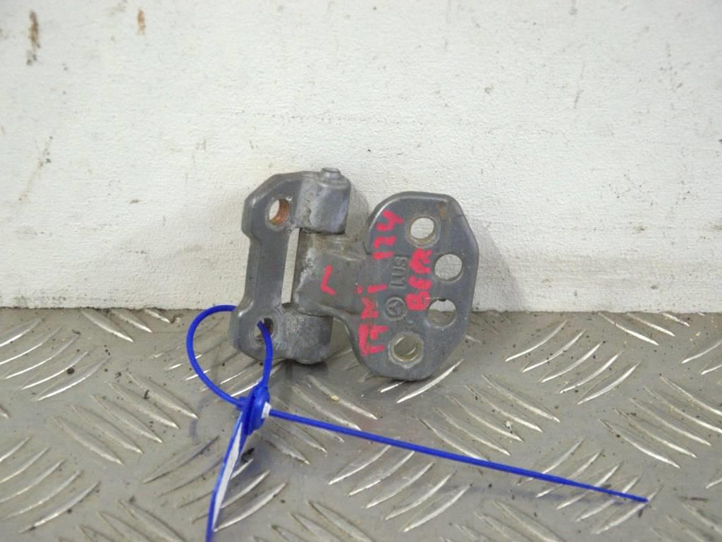 Петля двери передней левой