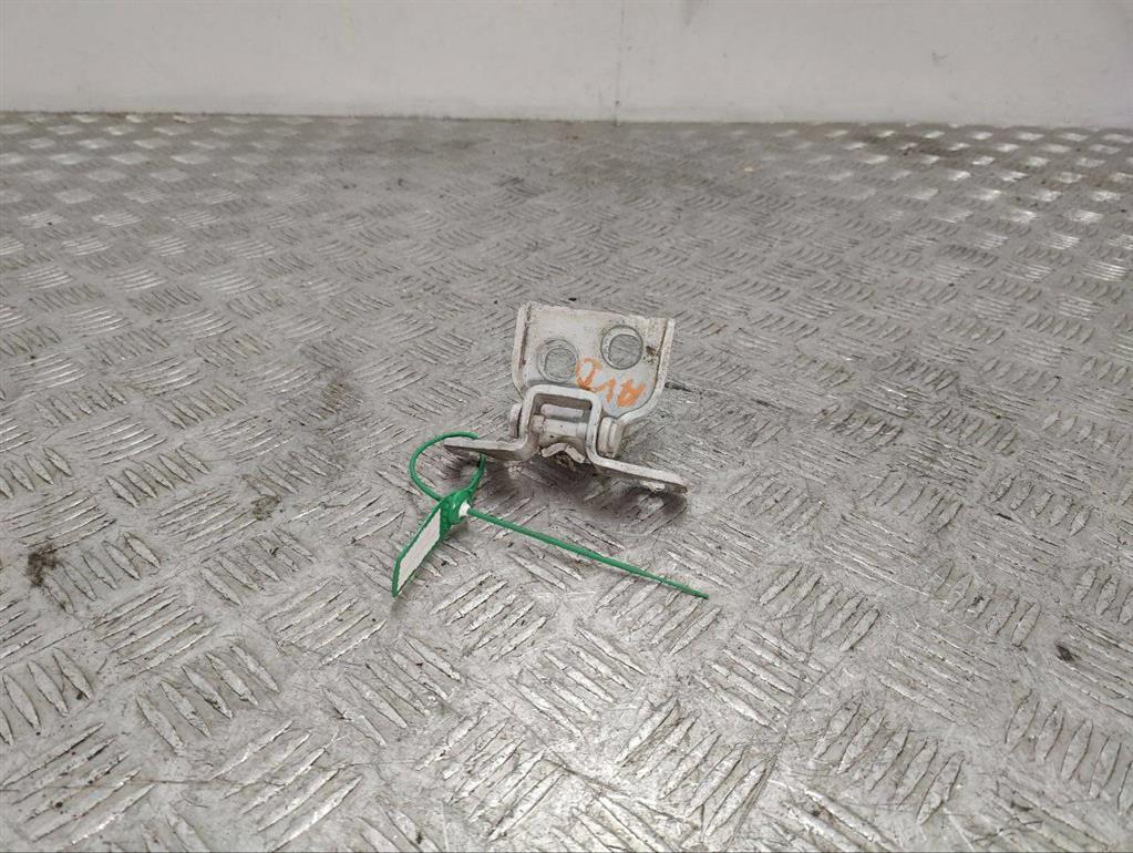 Петля двери передней правой