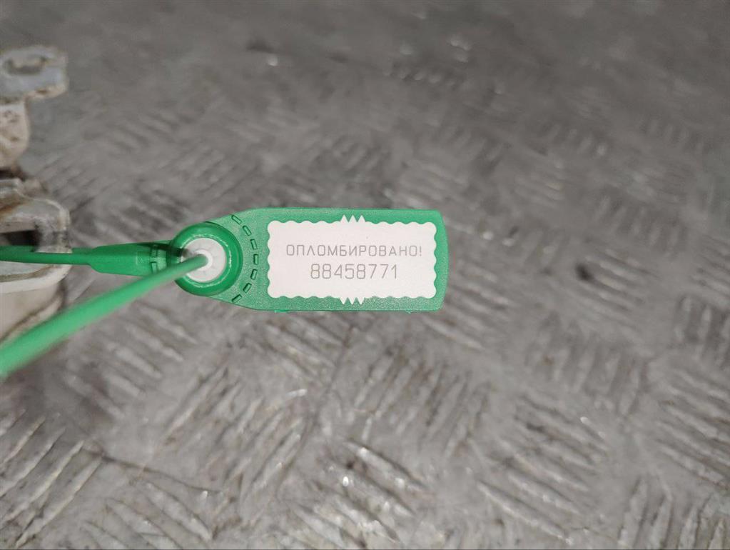 Петля двери передней правой