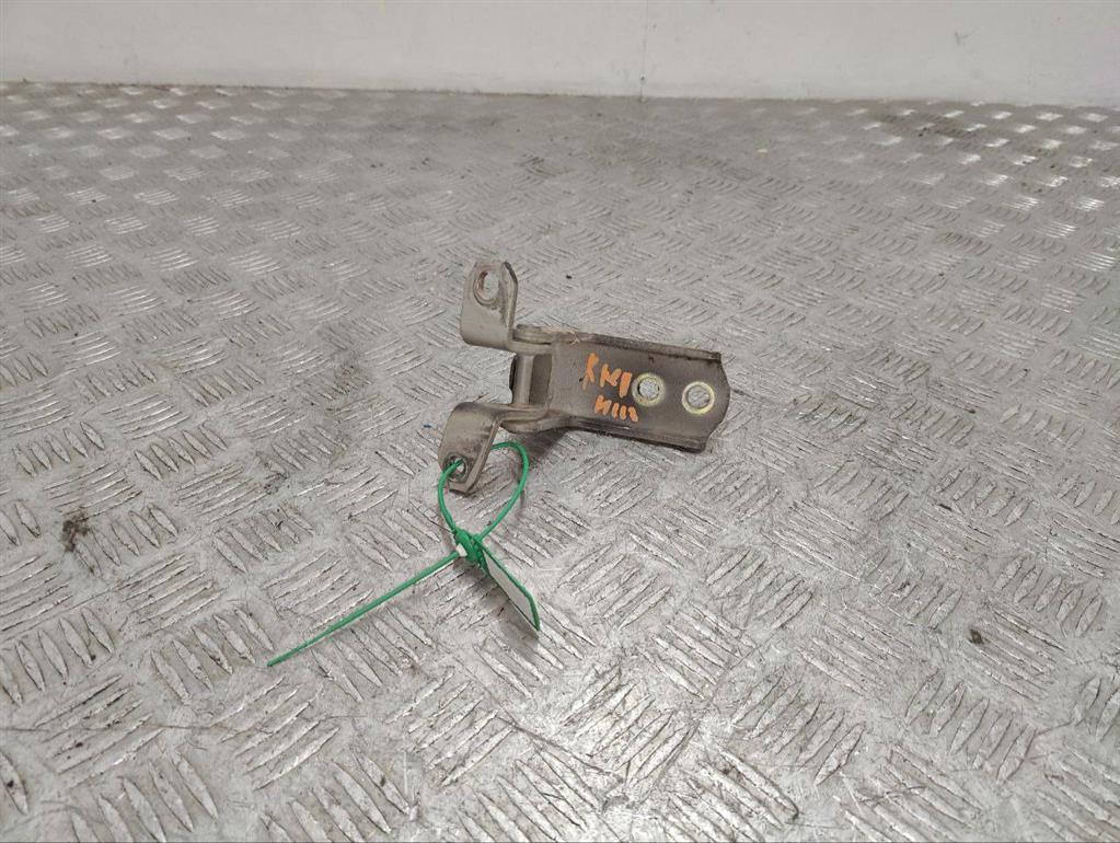 Петля двери передней правой