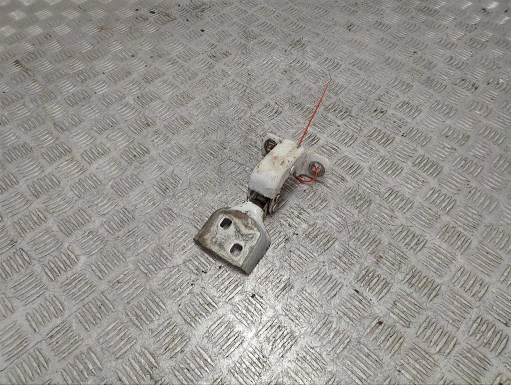 Петля двери передней правой