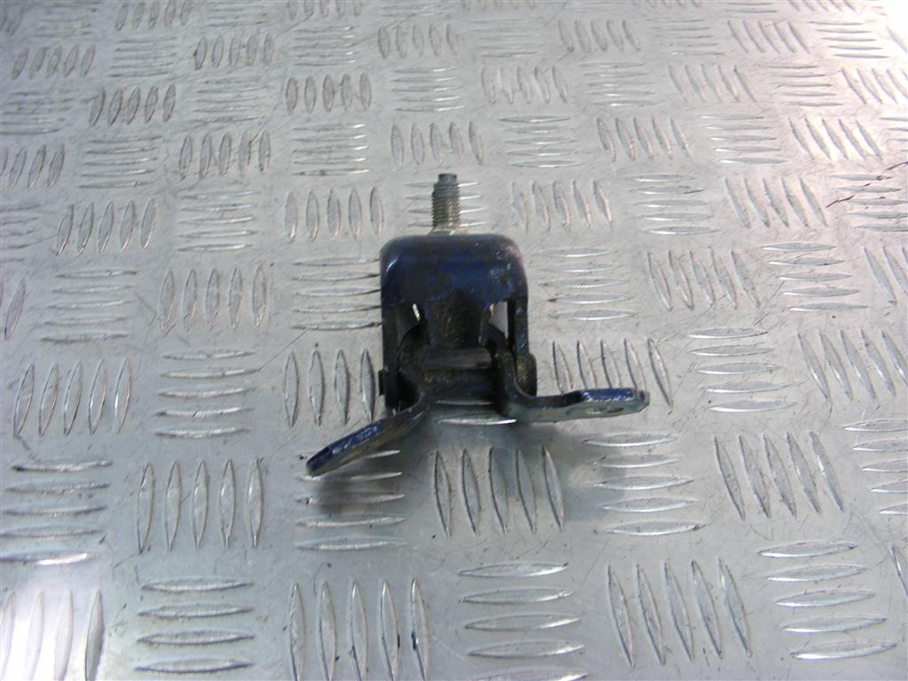 Петля двери