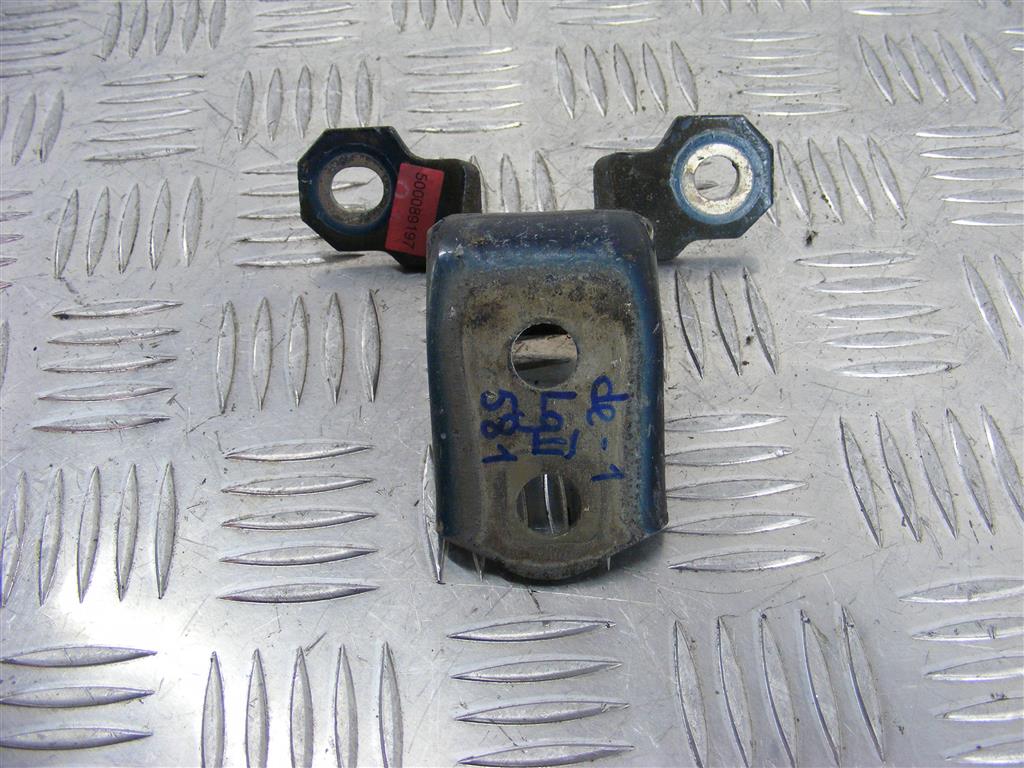 Петля двери