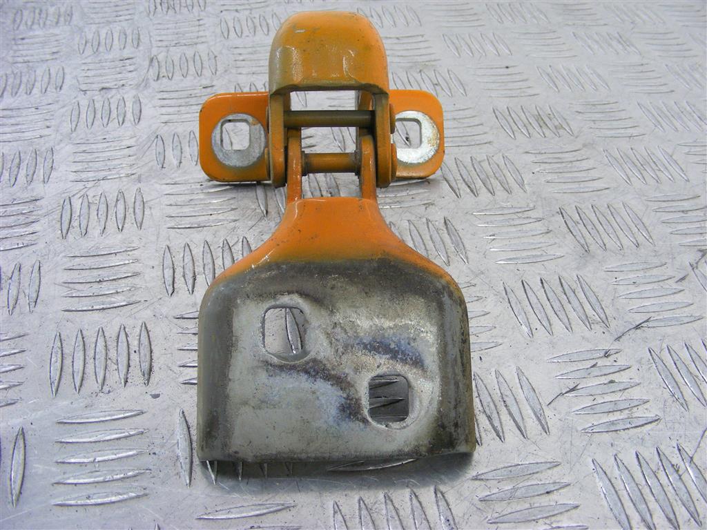 Петля двери