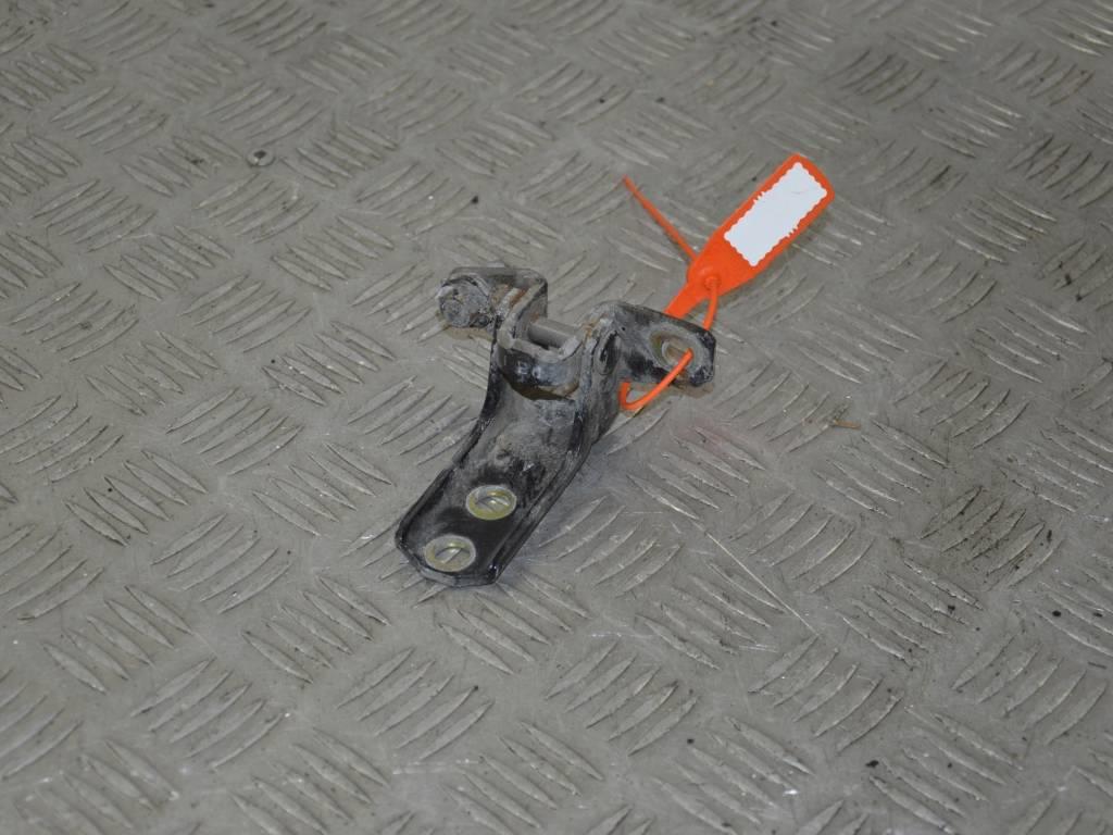 Петля двери