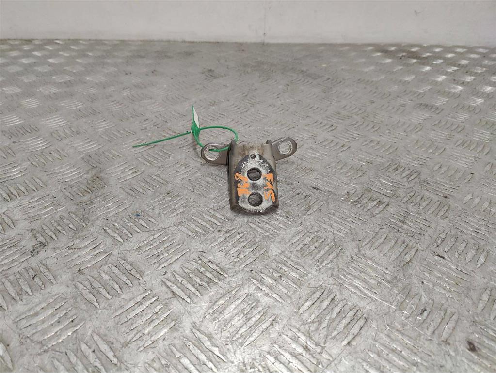 Петля двери