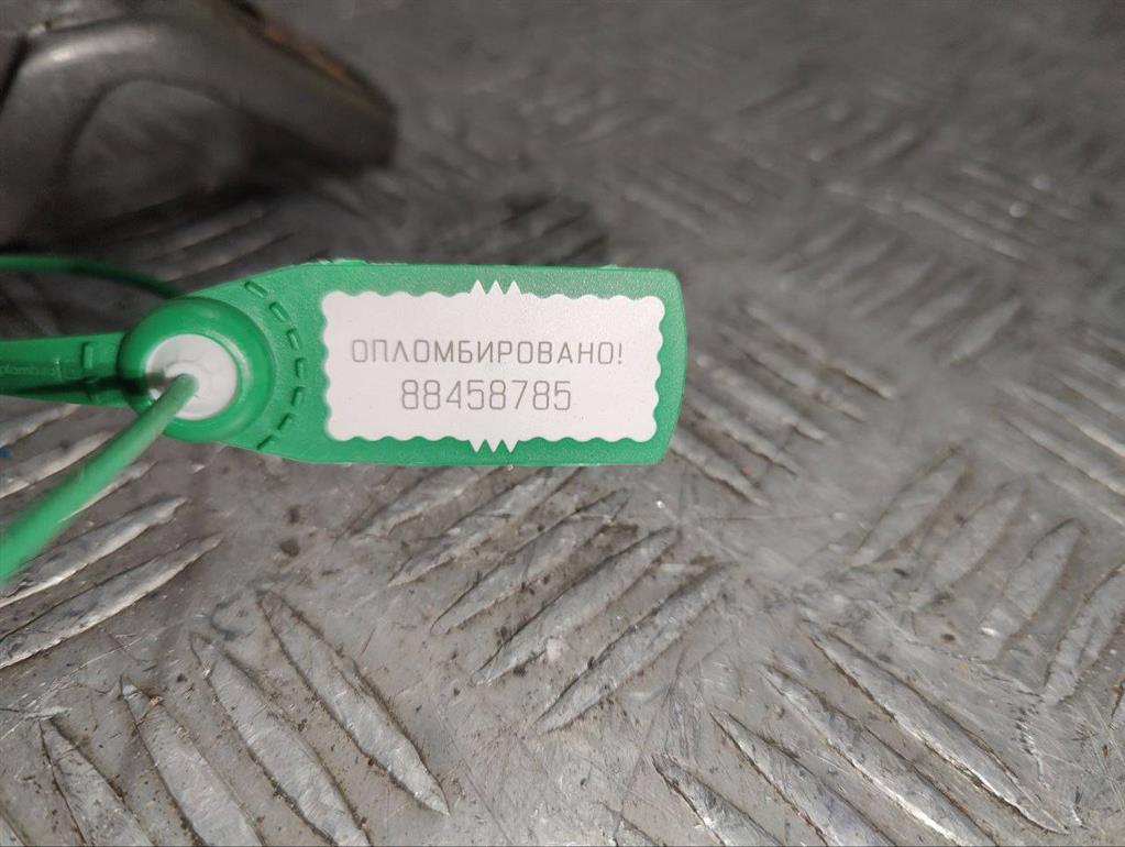 Петля двери