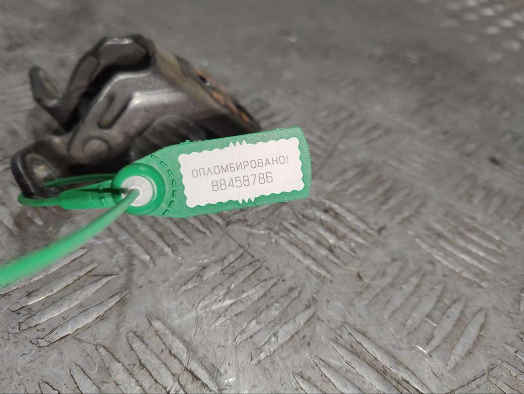 Петля двери