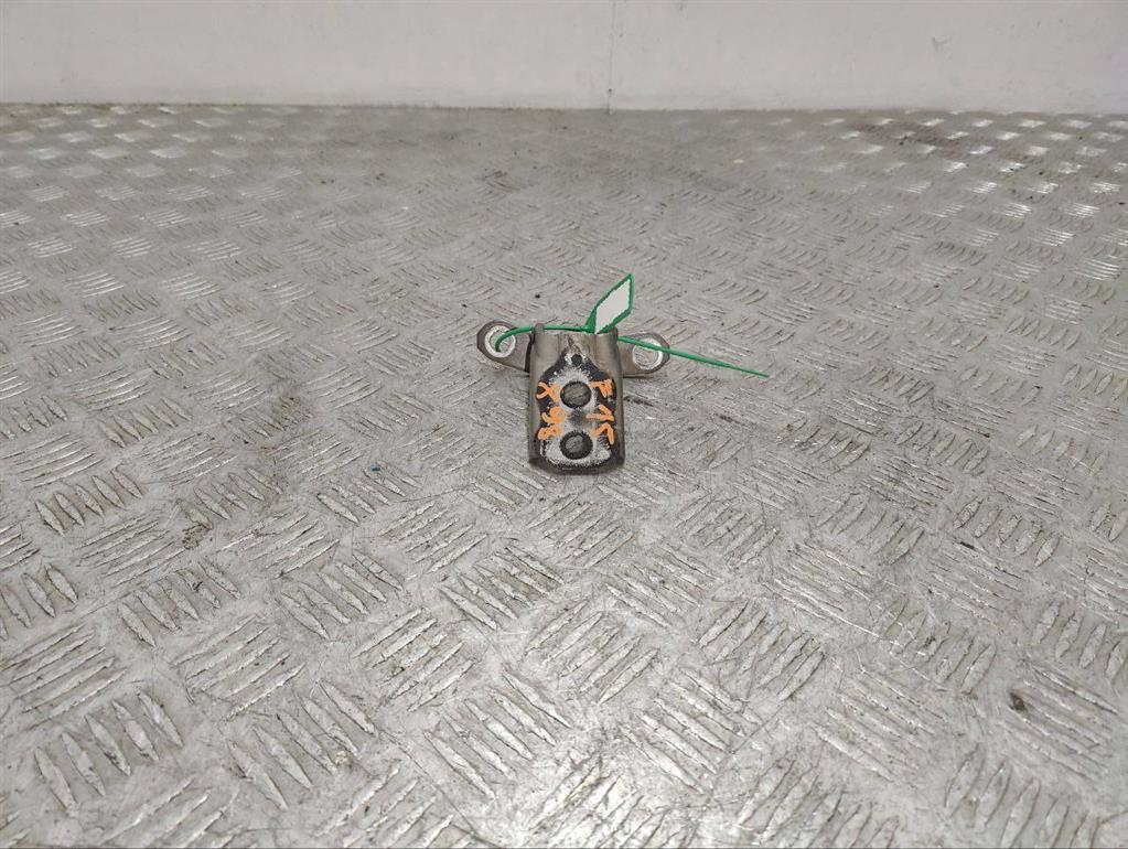 Петля двери