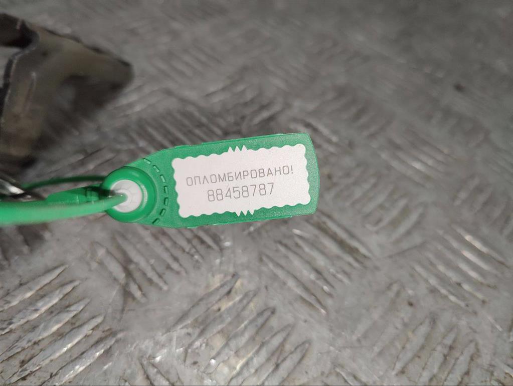 Петля двери